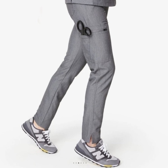 FIGS Yola Skinny Technical Collection Scrub Pants in Graphite Gray Size Medium - Picture 15 of 15